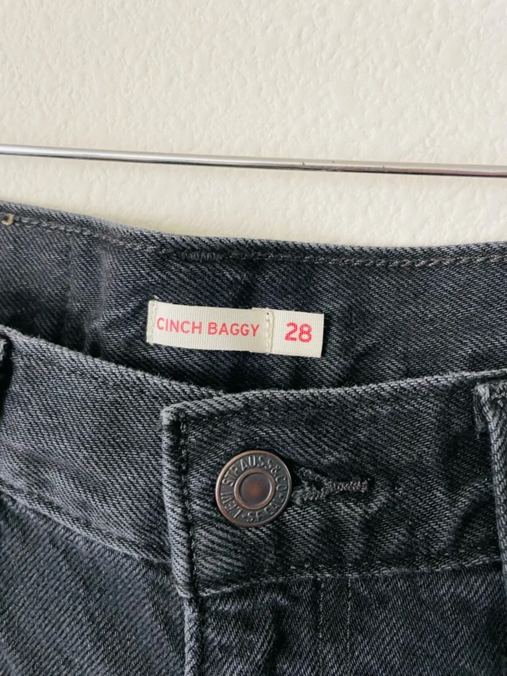 Levi’s SIZE 28 x 31 Cinch Baggy high rise wide leg jeans in washed black - Picture 4 of 8